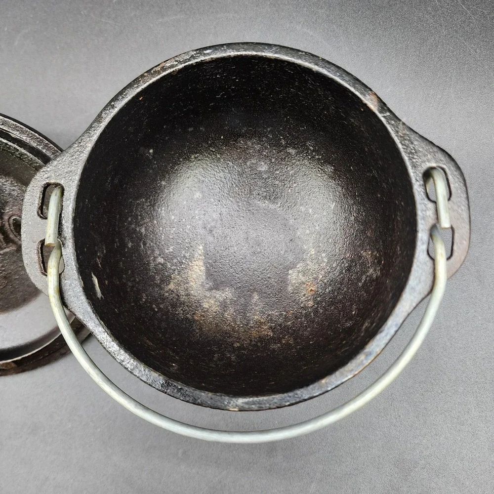 Lodge Miniature Black Cast Iron Cauldron L5MIC Pot Lid Rustic Farmhouse Decor